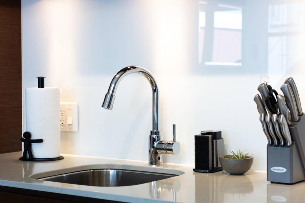 Clean 3Rd Floor Executive 1 Bedroom Apt In Old Town China Town Victoria Ngoại thất bức ảnh