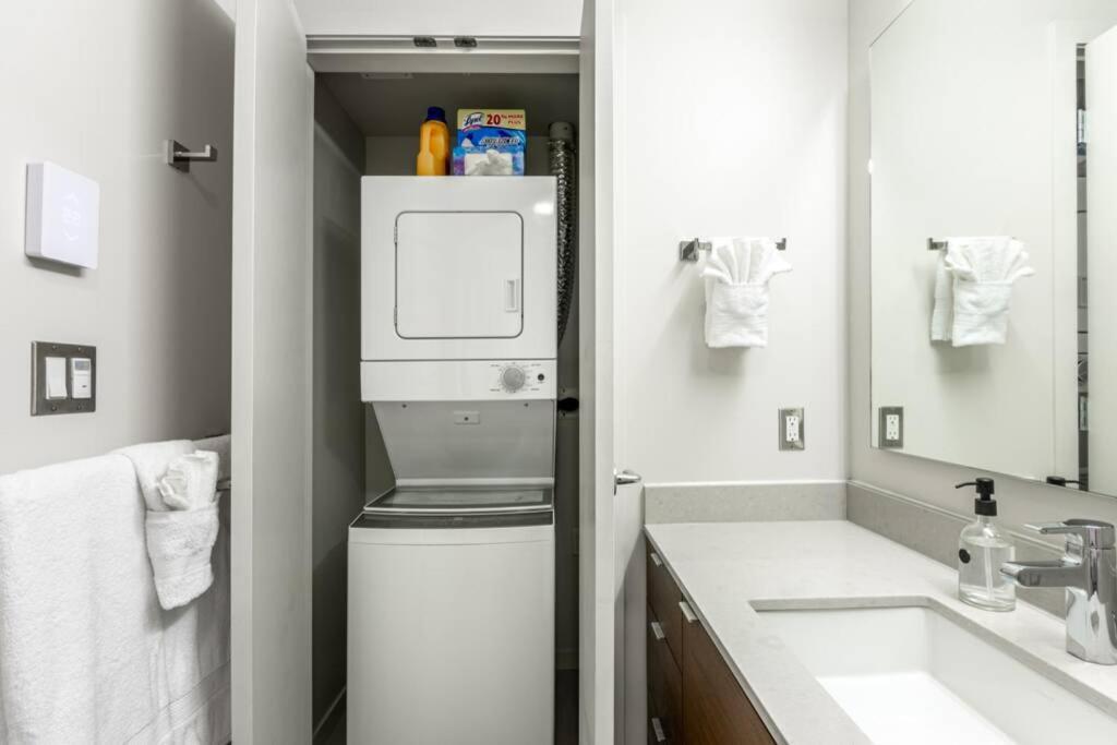 Clean 3Rd Floor Executive 1 Bedroom Apt In Old Town China Town Victoria Ngoại thất bức ảnh