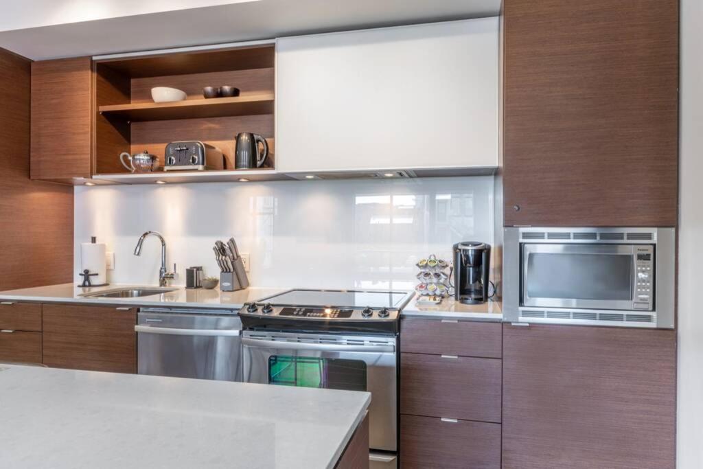 Clean 3Rd Floor Executive 1 Bedroom Apt In Old Town China Town Victoria Ngoại thất bức ảnh