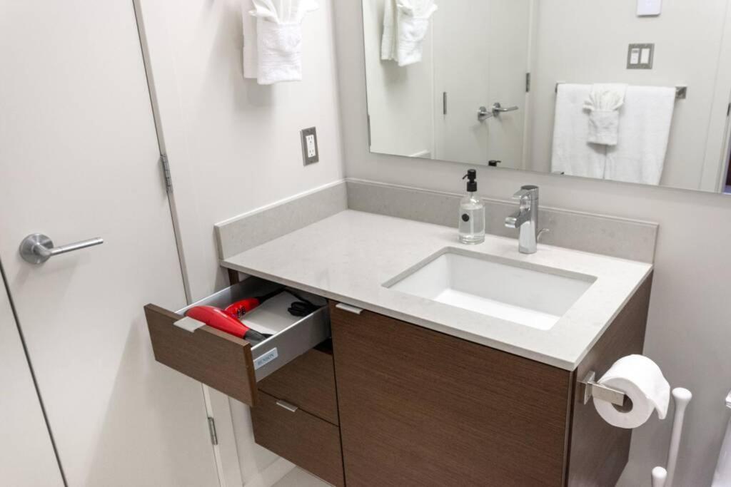 Clean 3Rd Floor Executive 1 Bedroom Apt In Old Town China Town Victoria Ngoại thất bức ảnh